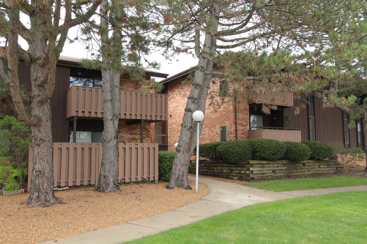 7001 N Green Bay Ave. #D, Glendale, WI 53209
