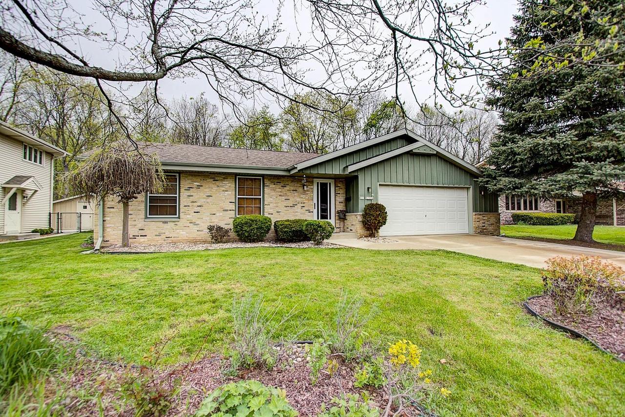 N93W17094 Grand Ave, Menomonee Falls, WI 53051