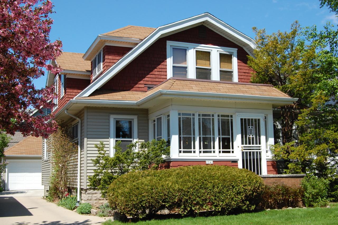 2241 N 54th St, Milwaukee, WI 53208