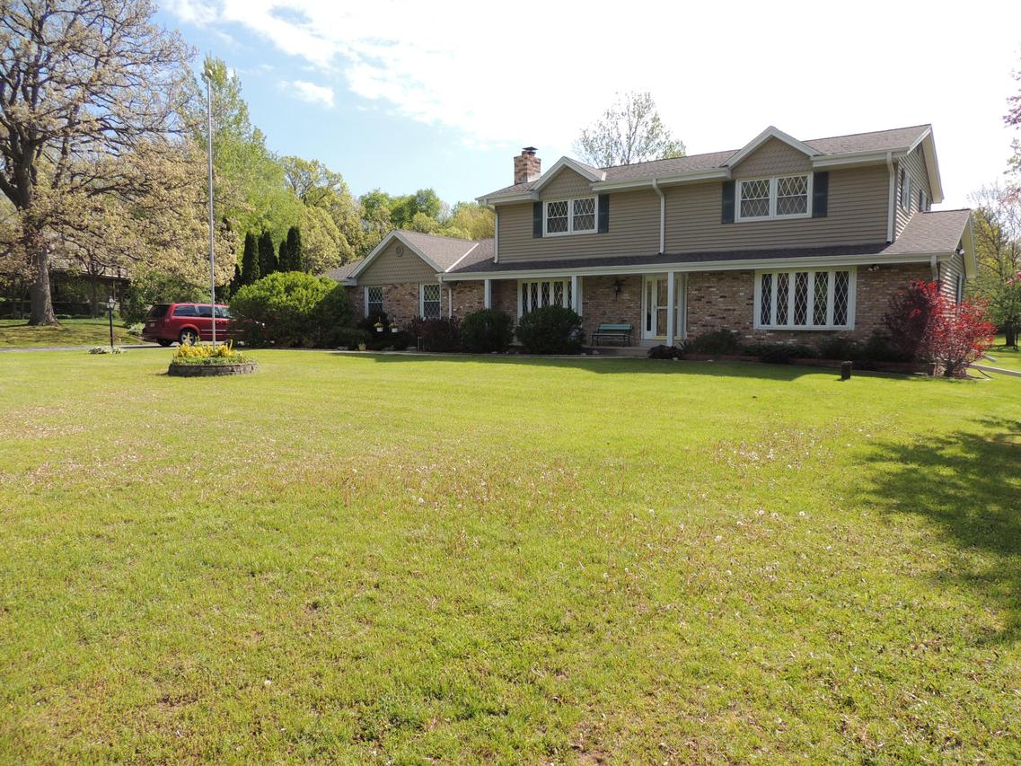 W327S7572 Squire Ln., Mukwonago, WI 53149