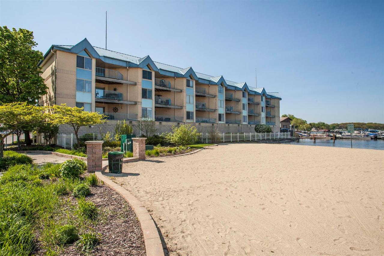 130 W Wisconsin Ave #2, Pewaukee, WI 53072