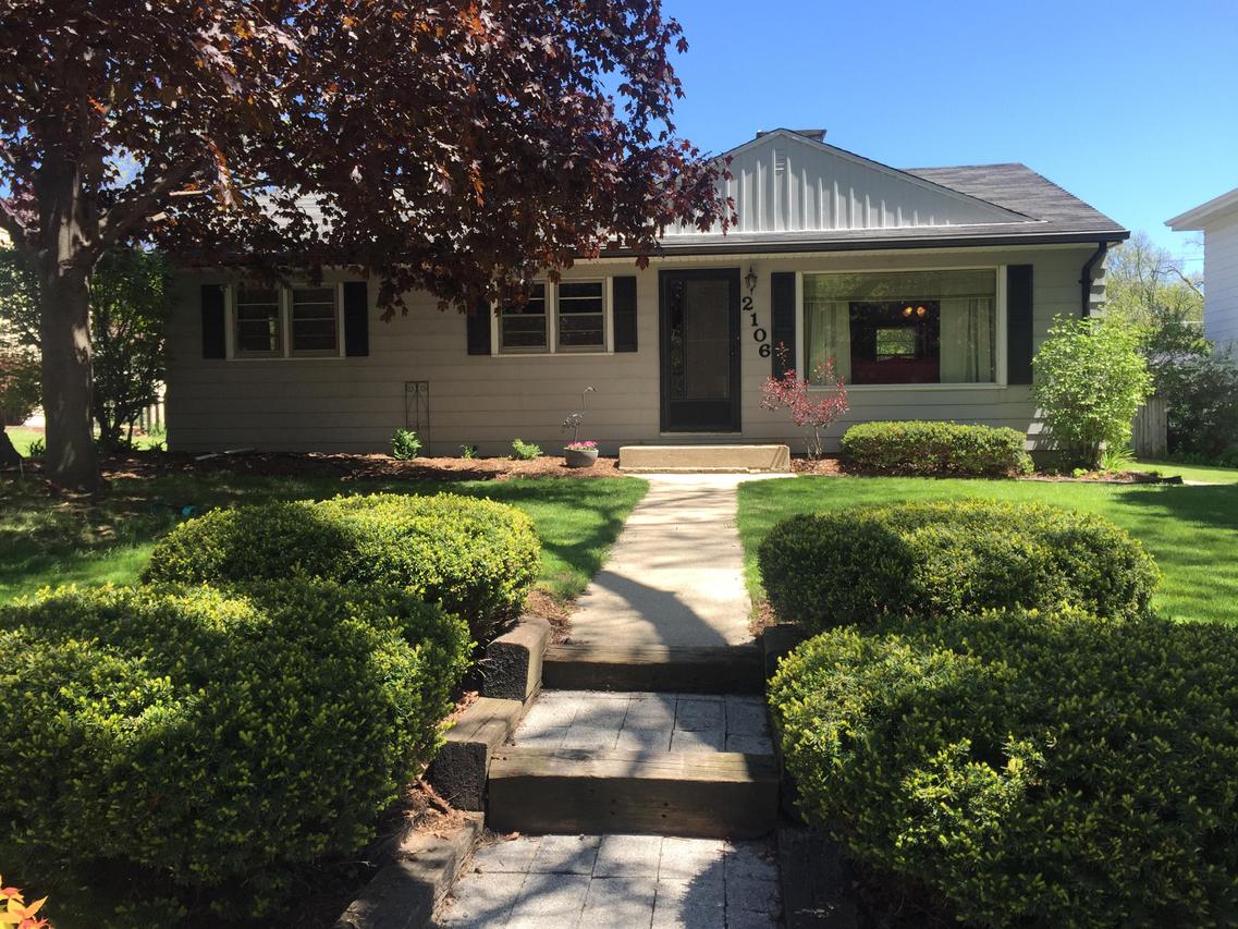 2106 N 117th St., Wauwatosa, WI 53226