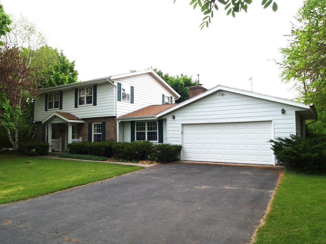 741 Cresthill Ct, Jackson, WI 53012