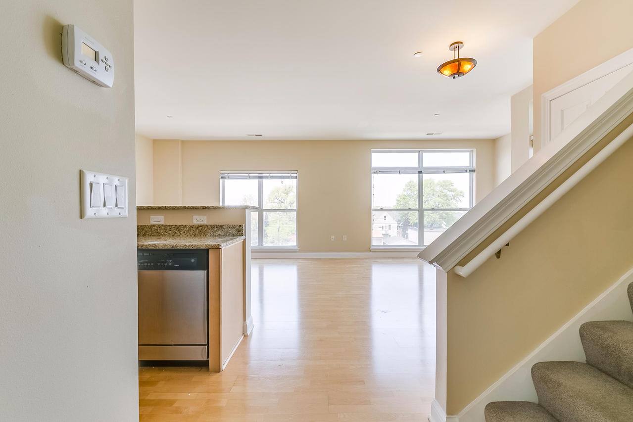 1920 N Farwell Ave #401, Milwaukee, WI 53202