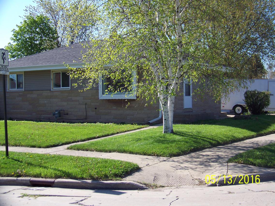 2547 81st St, Kenosha, WI 53143