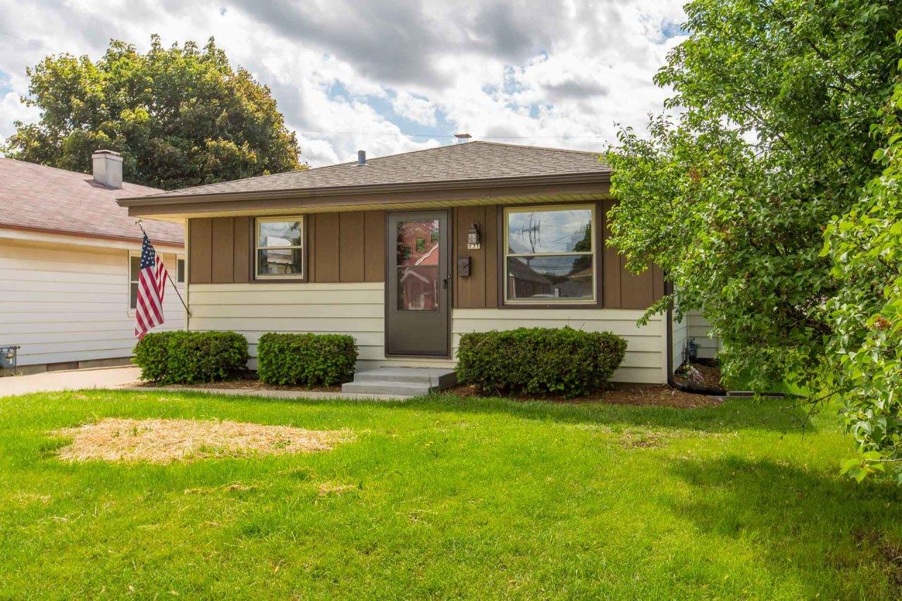 831 S 110th St, West Allis, WI 53214