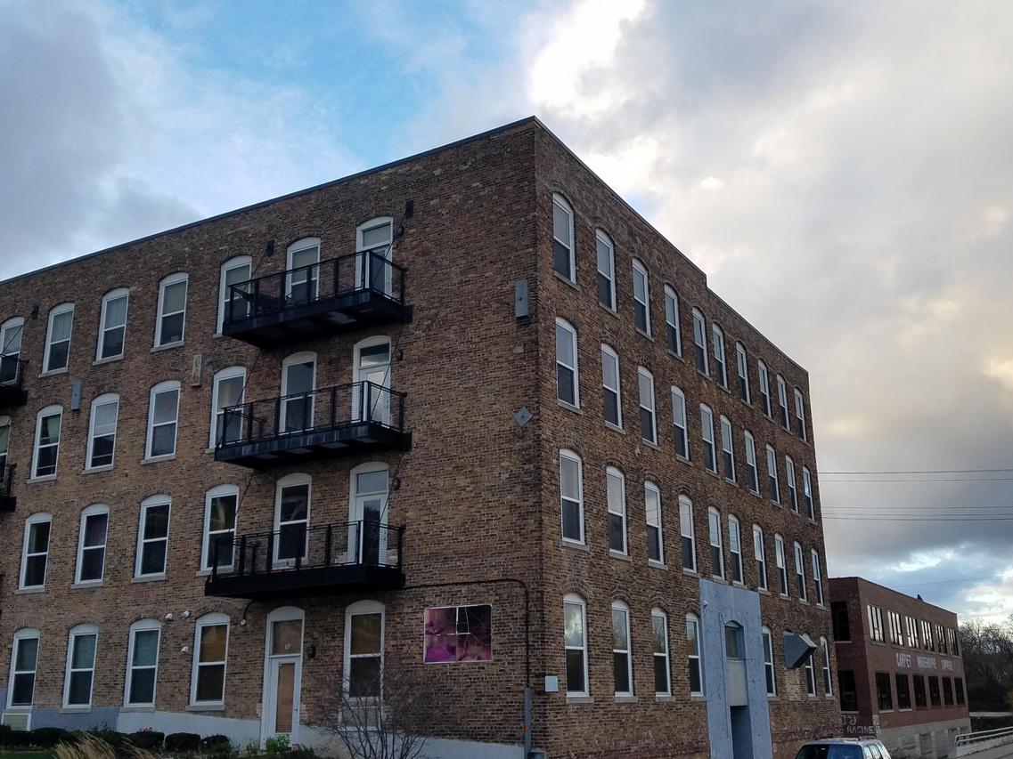 720 S Marquette St #417, Racine, WI 53403