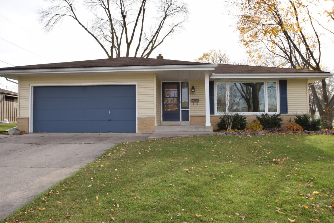 5201 Raven Dr., Greendale, WI 53129