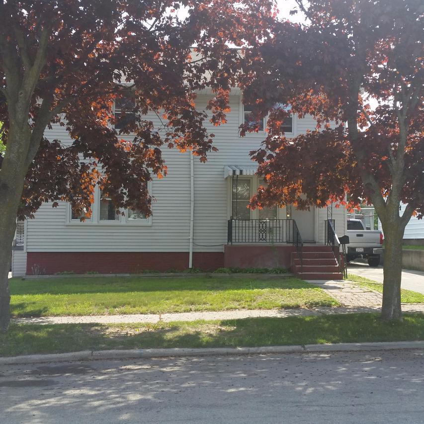 1221 S 18th St., Manitowoc, WI 54220