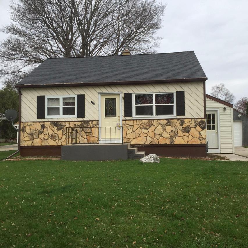 710 Woodlawn Dr., Manitowoc, WI 54220