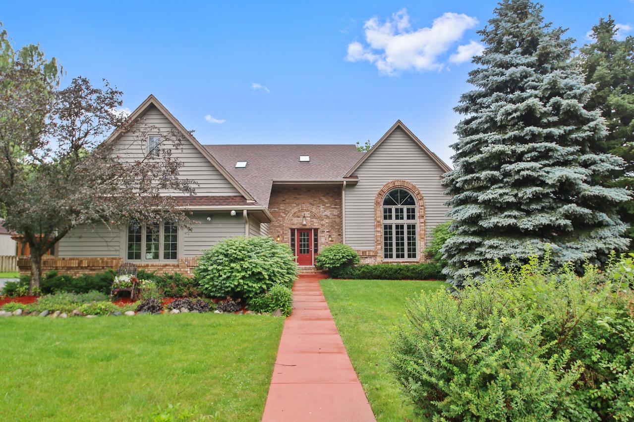 N3580 Woodland Dr, Geneva, WI 53147