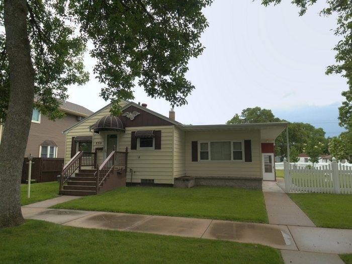 2318 Loomis St, La Crosse, WI 54603