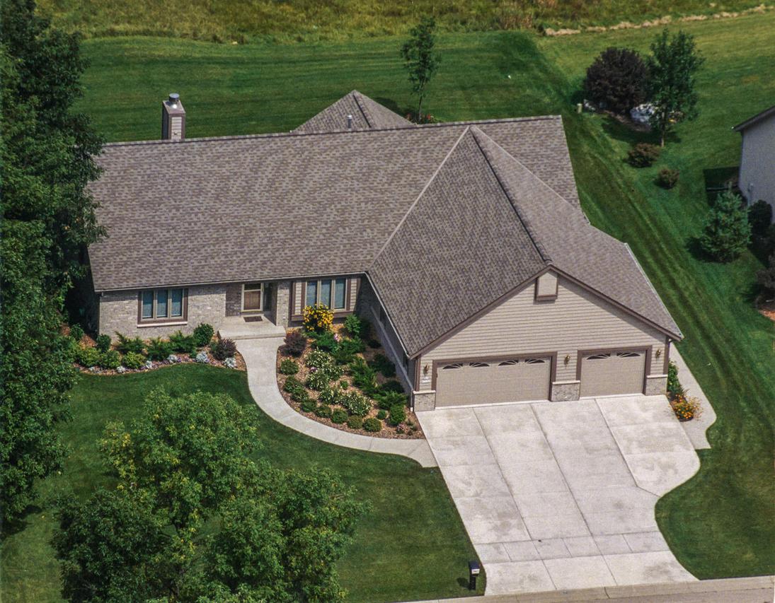 N49W17582 Sheffield Ln, Menomonee Falls, WI 53051