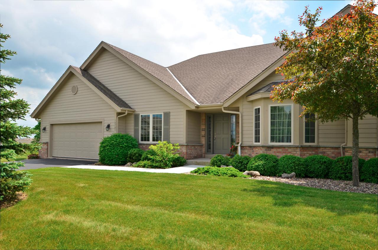 10721 N Oxford Ct, Mequon, WI 53092
