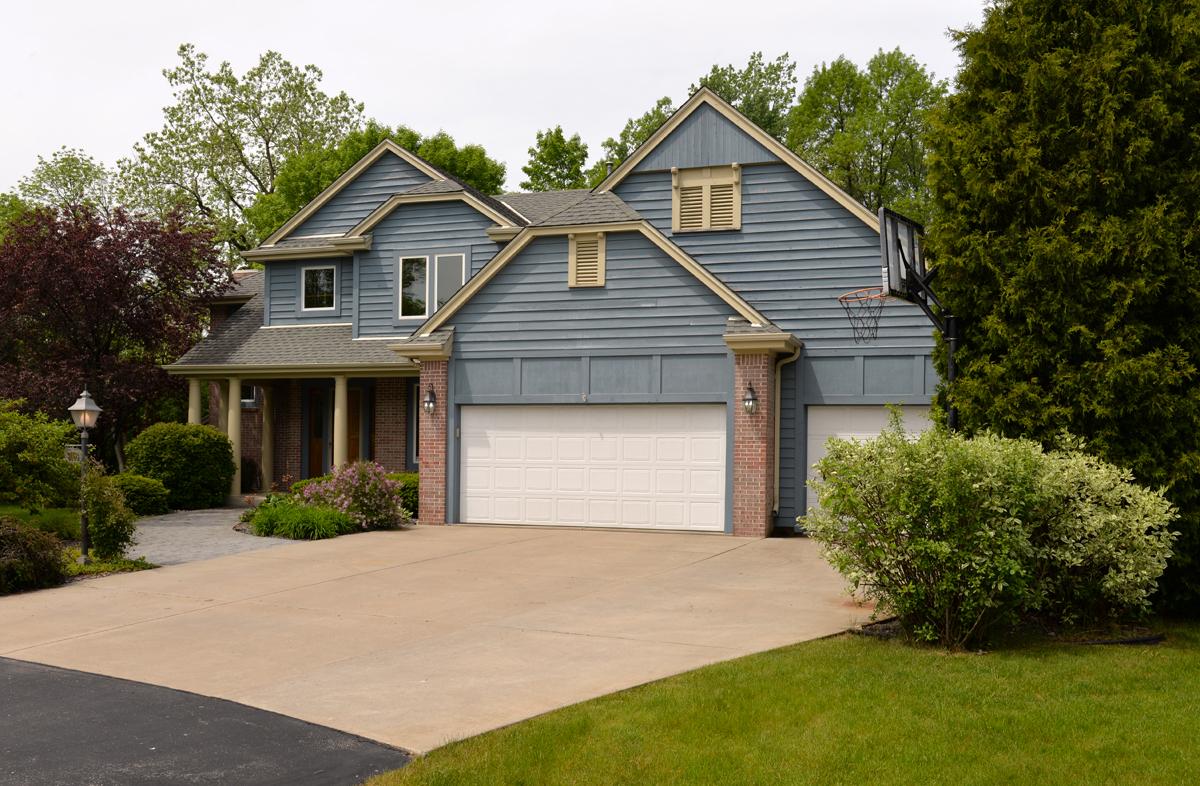 3158 Mirkwood Ln, Caledonia, WI 53126
