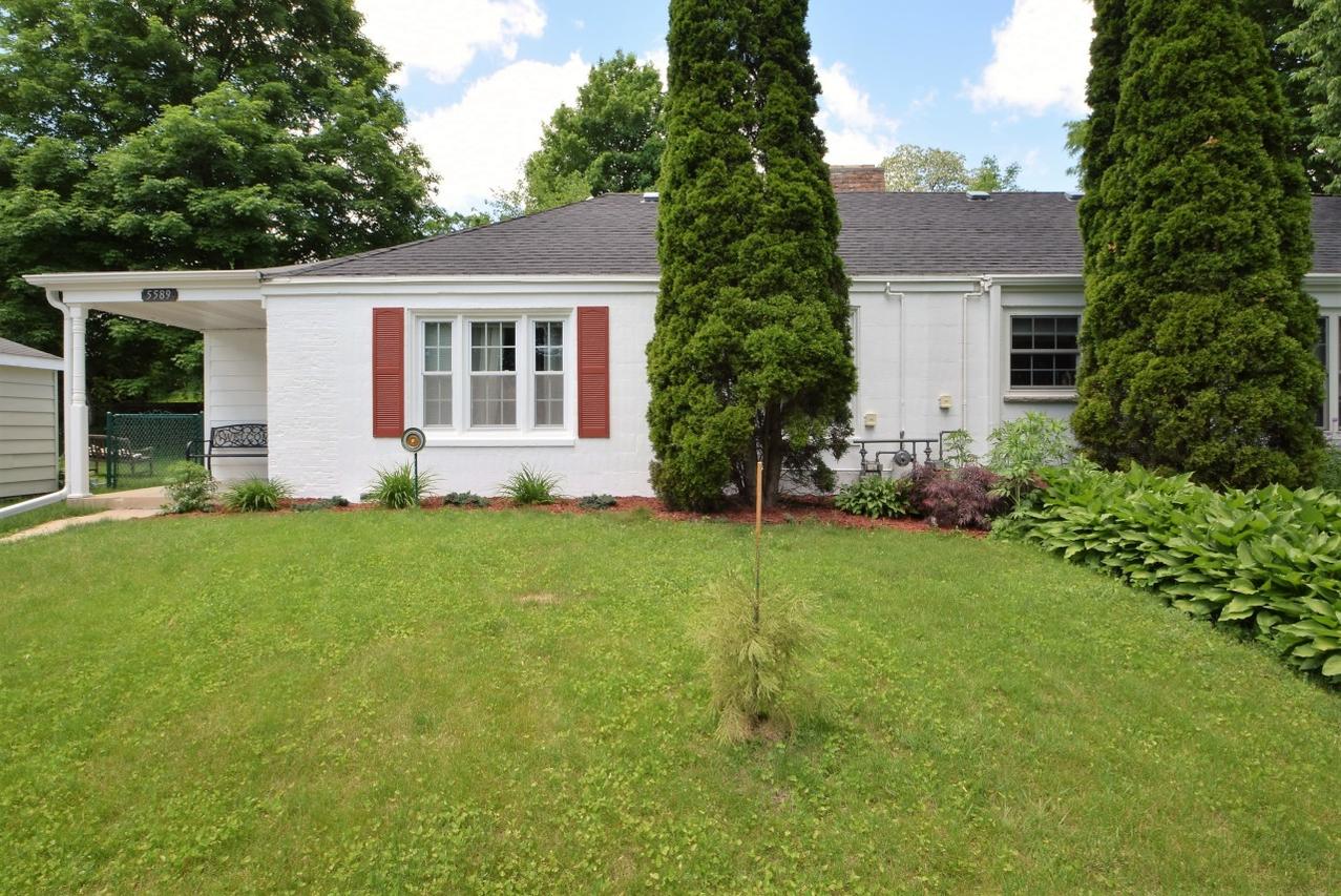 5589 Angle Ln., Greendale, WI 53129