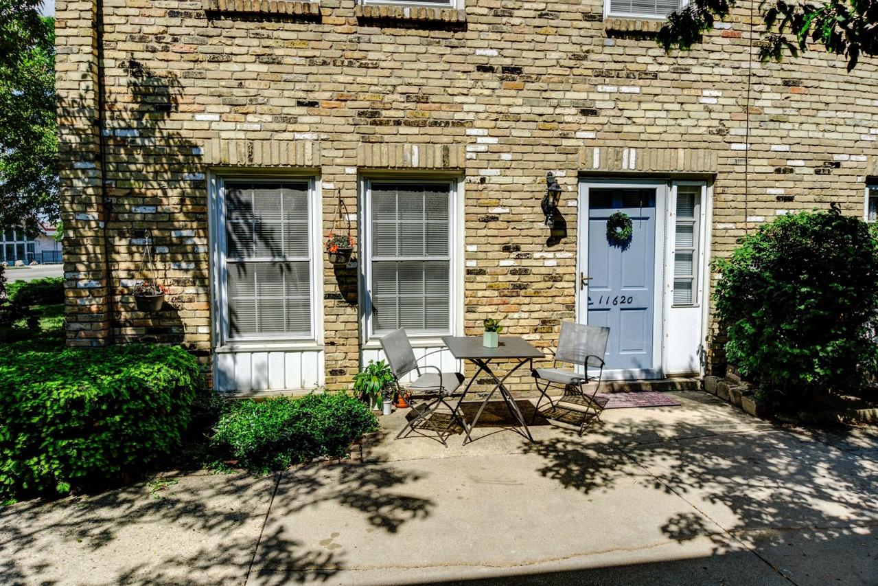 11620 W Bluemound Rd, Wauwatosa, WI 53226