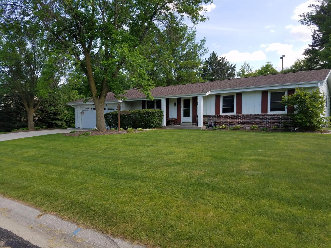 N81W18201 Tours Dr, Menomonee Falls, WI 53051