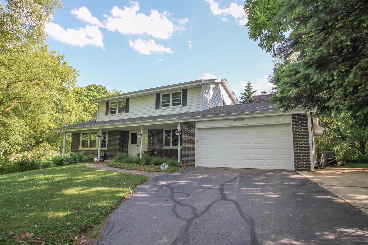 N71W25977 Camelot Ct, Lisbon, WI 53089