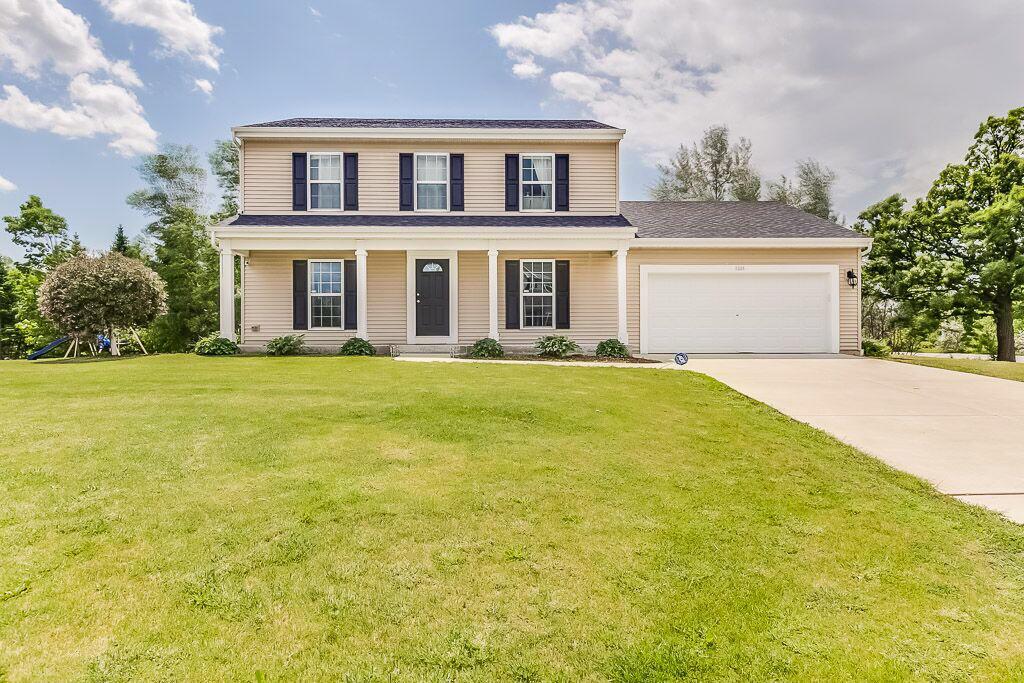 1225 W Pine Creek Ct., Oak Creek, WI 53154