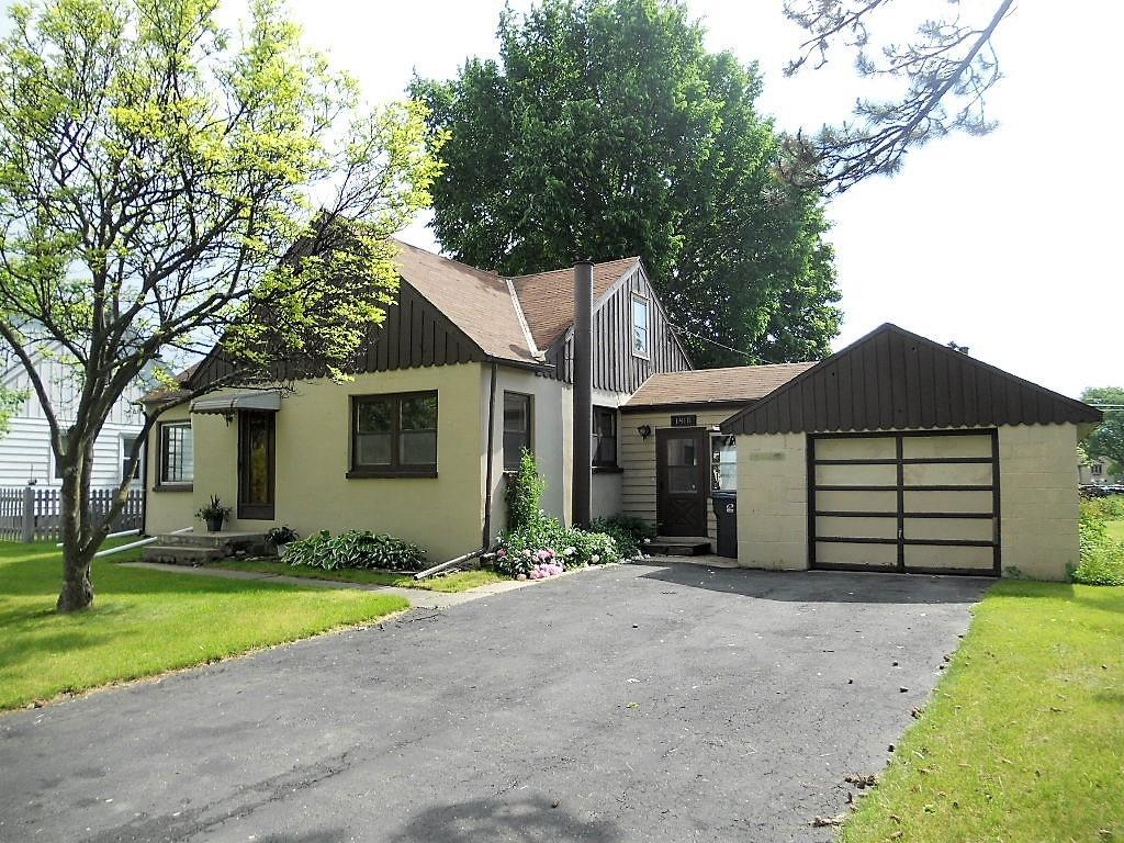 1418 S Rock Pl, New Berlin, WI 53151