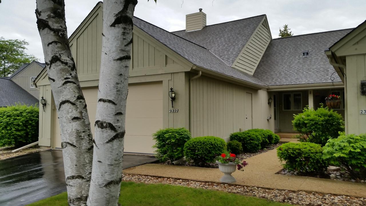 2337 W Bancroft Ct #103, Mequon, WI 53092