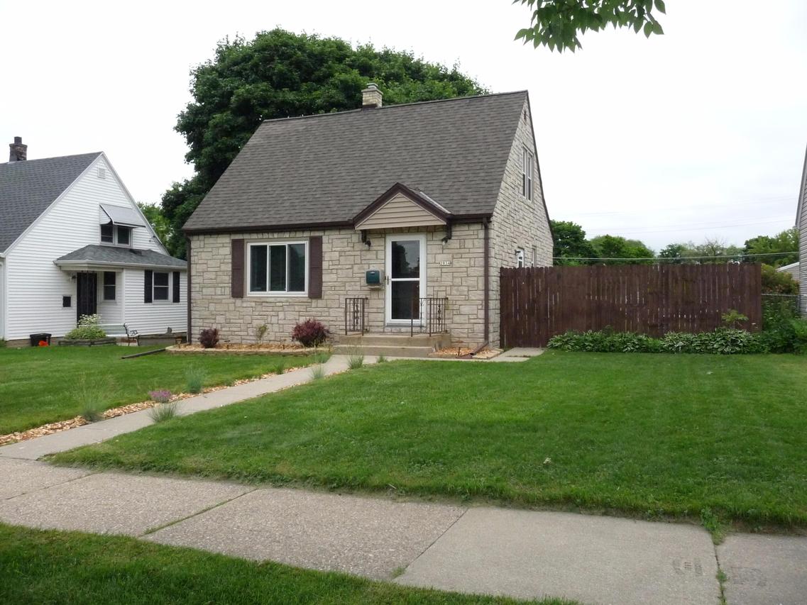 2834 S 92nd St, West Allis, WI 53227