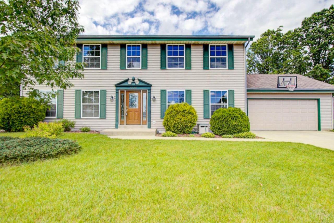 2602 Eagles Ct, West Bend, WI 53095