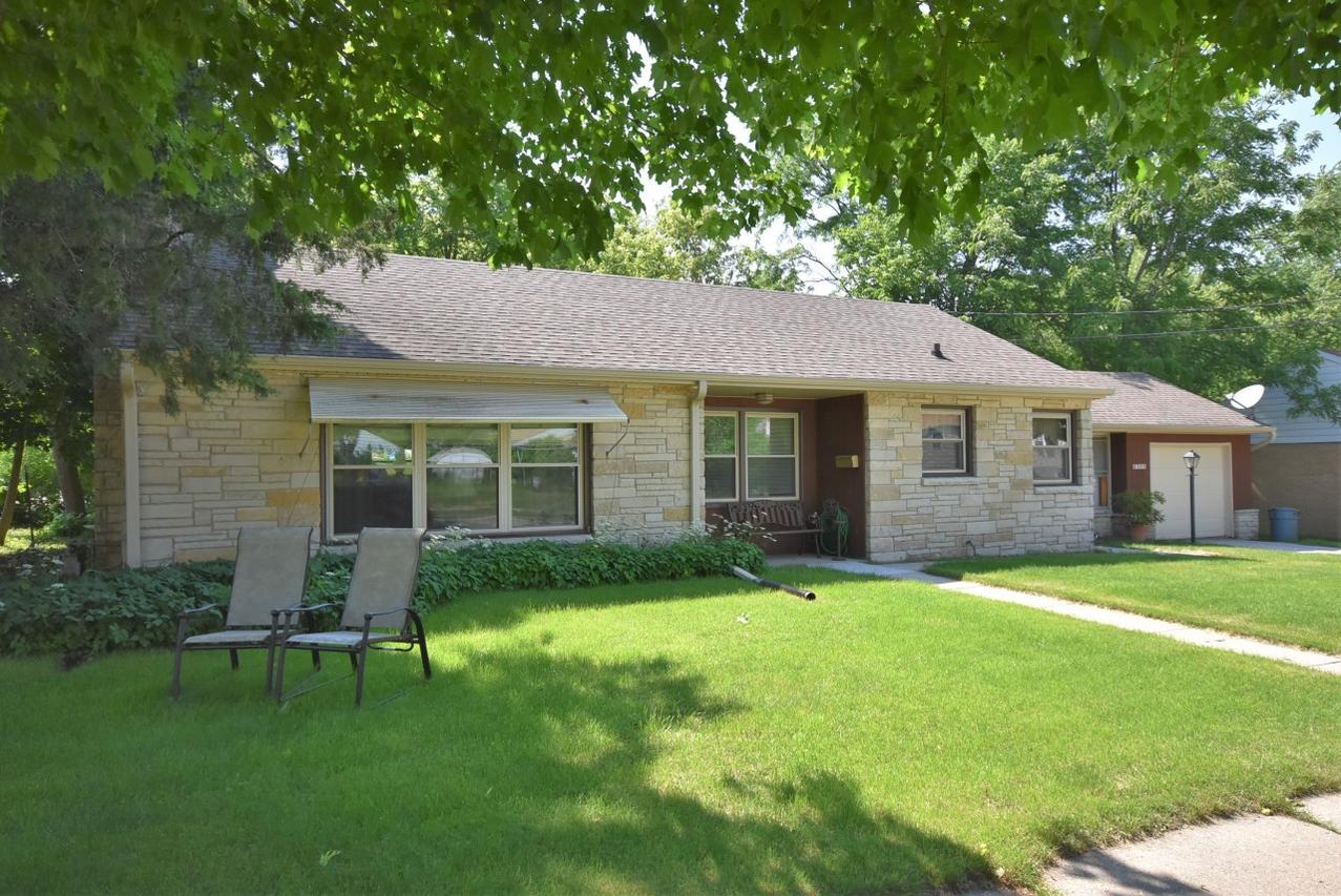 309 Quinlan Dr, Pewaukee, WI 53072