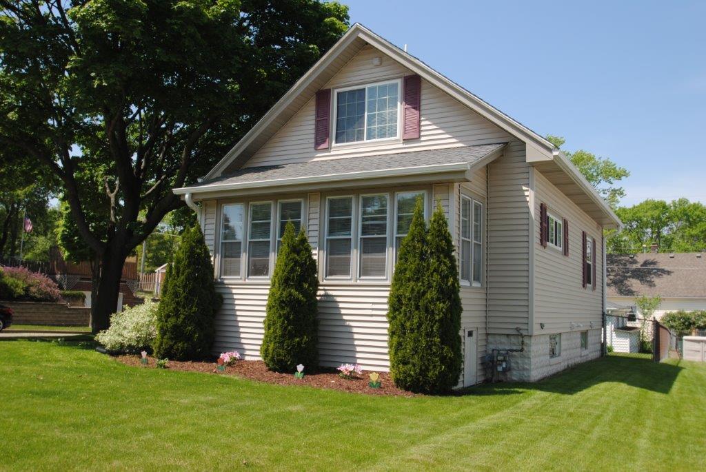 1975 S 94th St, West Allis, WI 53227