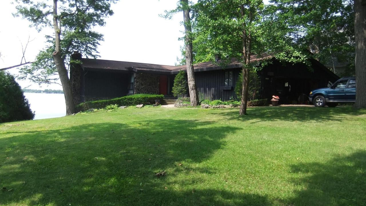 23401 N Shore Dr, Dover, WI 53139