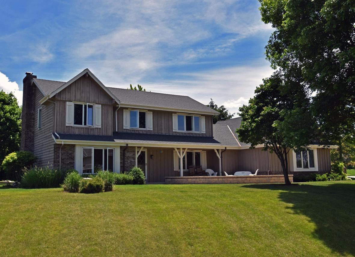 W231S5180 Hunters Hollow, Waukesha, WI 53189