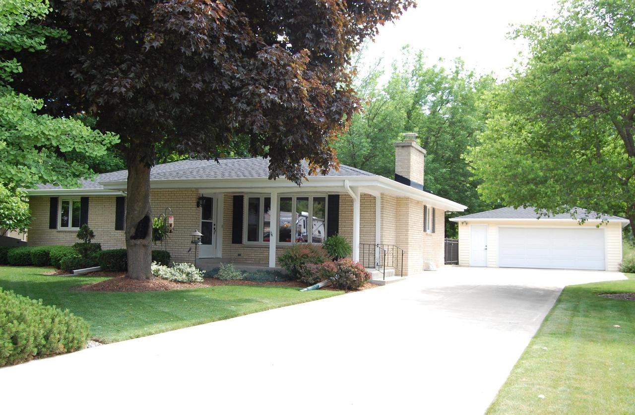 4121 Coachlight Dr, Caledonia, WI 53404