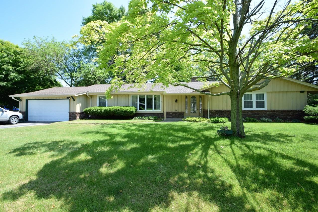 5345 Gallant Fox Ln, Caledonia, WI 53402