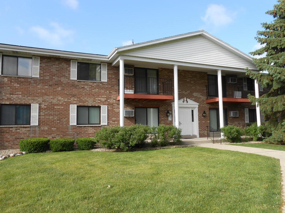 6401 W Dodge Pl #103, Milwaukee, WI 53220