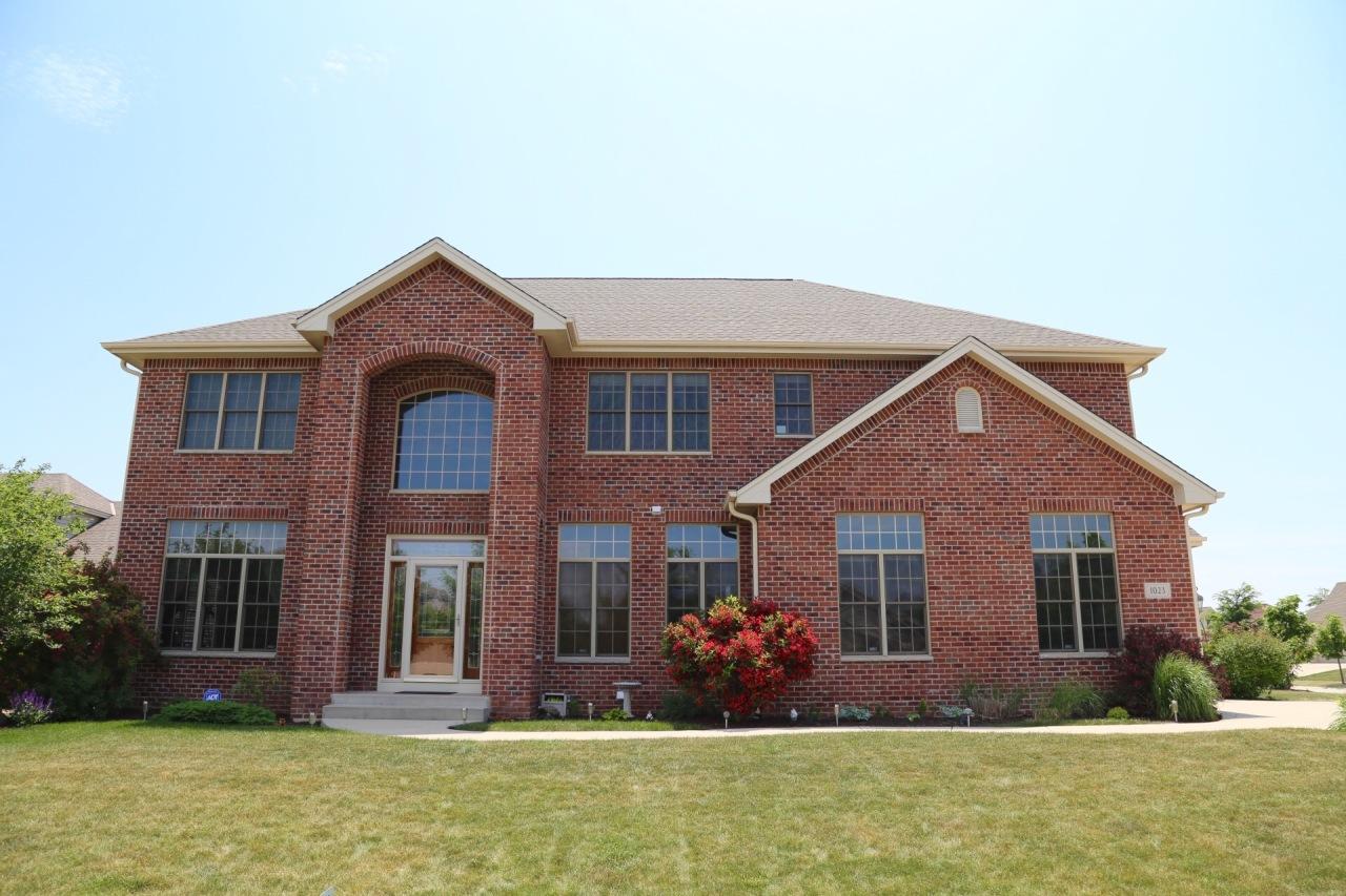 1023 W Glen Crossing Ct., Oak Creek, WI 53154