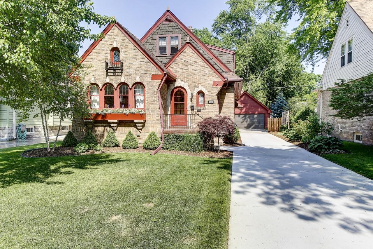 5148 N Shoreland Ave, Whitefish Bay, WI 53217