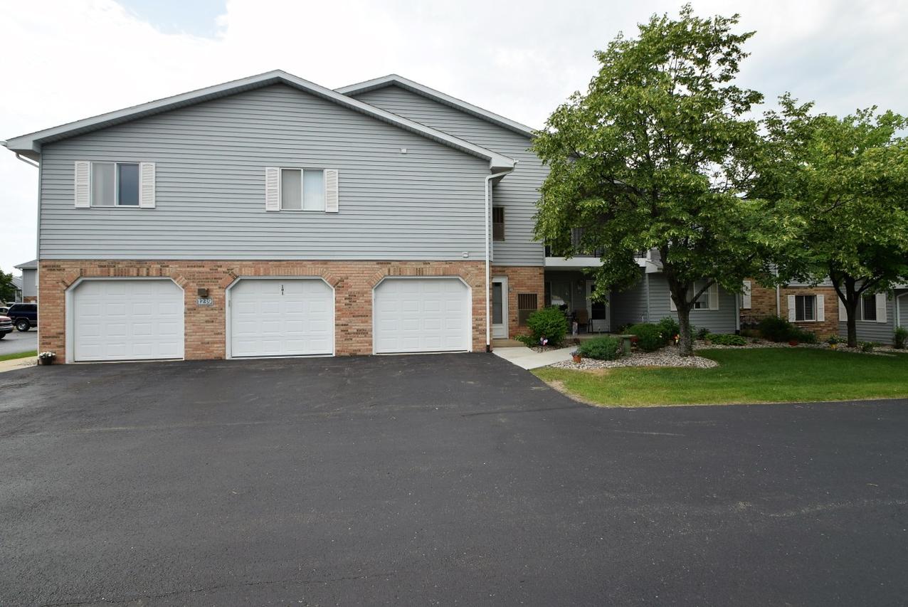 1239 N Sunnyslope Dr #201, Mount Pleasant, WI 53406