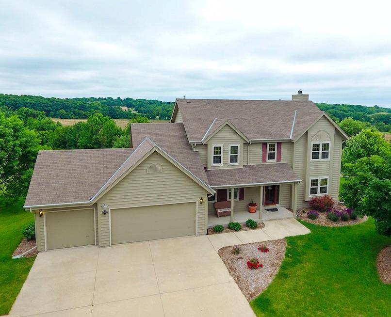 N53W26736 Arrowhead Dr, Lisbon, WI 53072