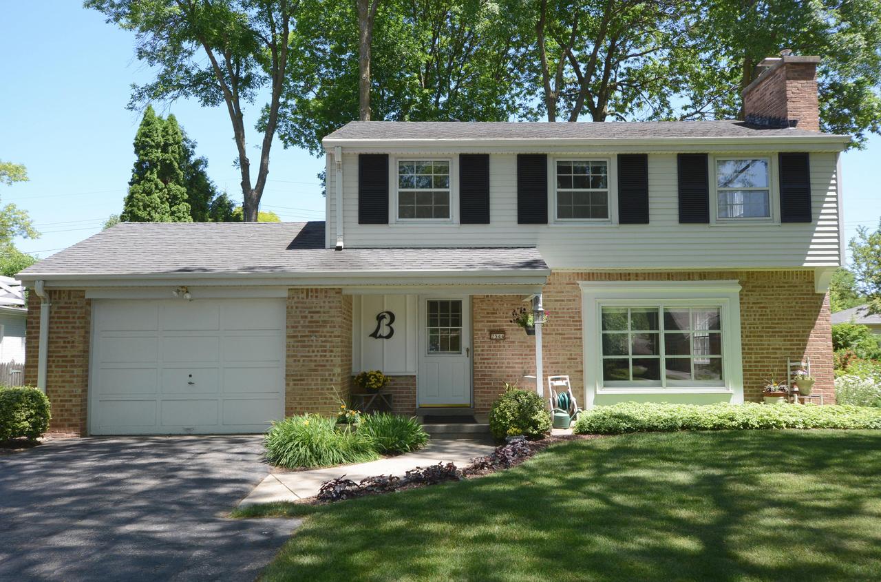 7544 N Navajo Rd, Fox Point, WI 53217