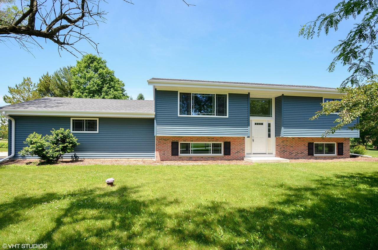 2120 Glenway Dr, Trenton, WI 53090