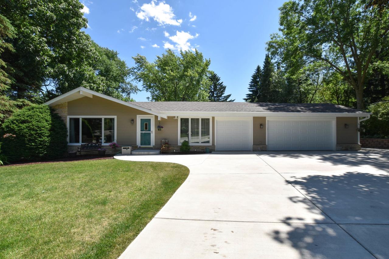 21735 Greendale Dr., Brookfield, WI 53186