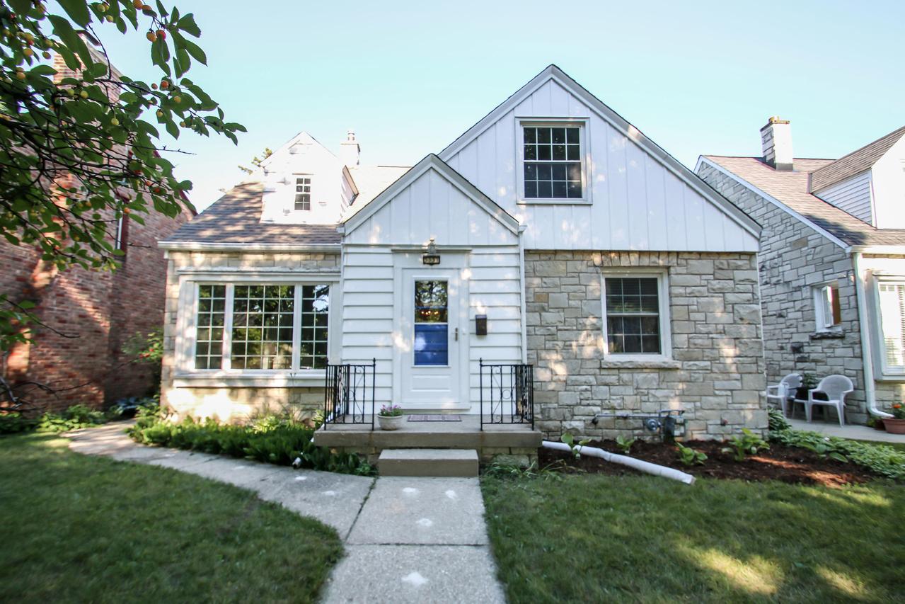 5331 N Bay Ridge Ave., Whitefish Bay, WI 53217