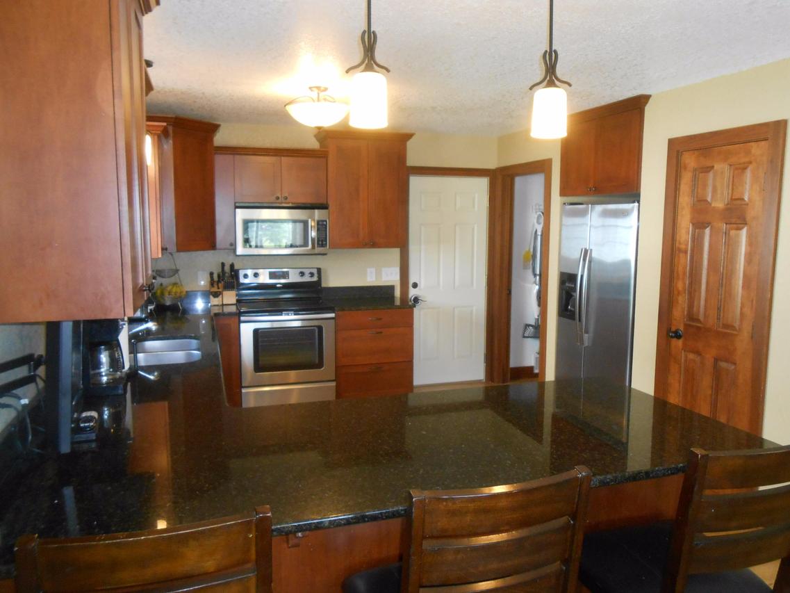 2155 E Ash Ct, Oak Creek, WI 53154