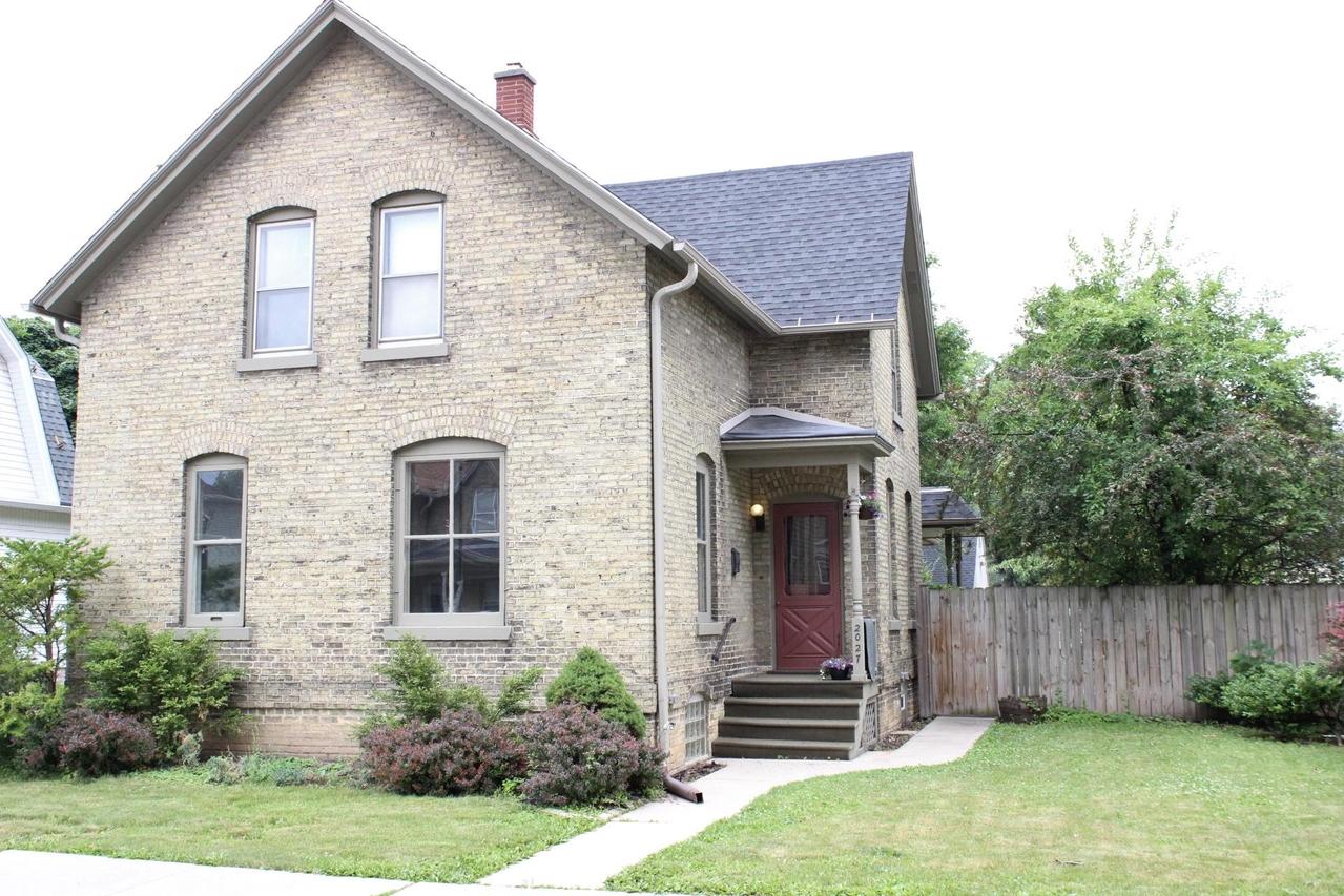 2027 Saint Clair St., Racine, WI 53402
