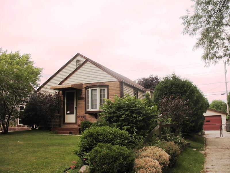 242 N 110th St., Wauwatosa, WI 53226