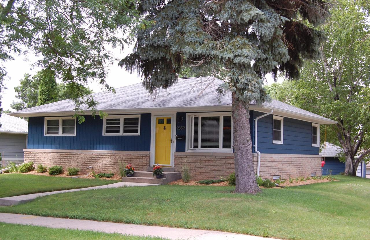 2859 S 96th St., West Allis, WI 53227