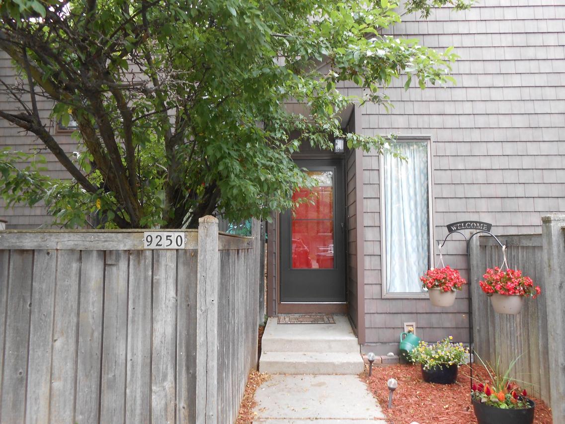 9250 N 70th St, Milwaukee, WI 53223