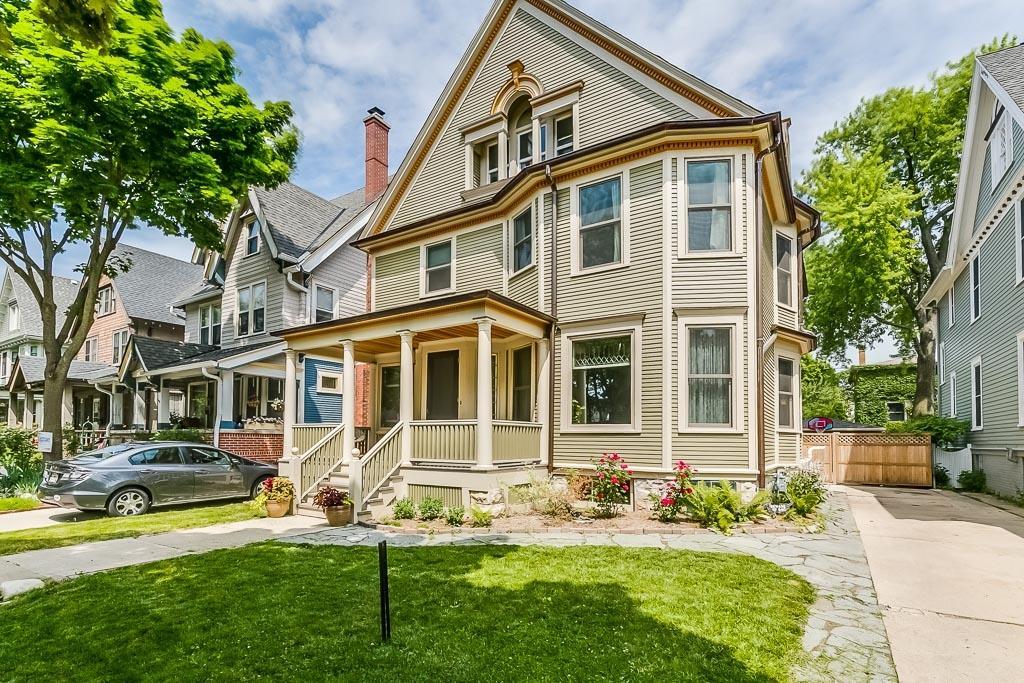 2830 N Hackett Ave., Milwaukee, WI 53211