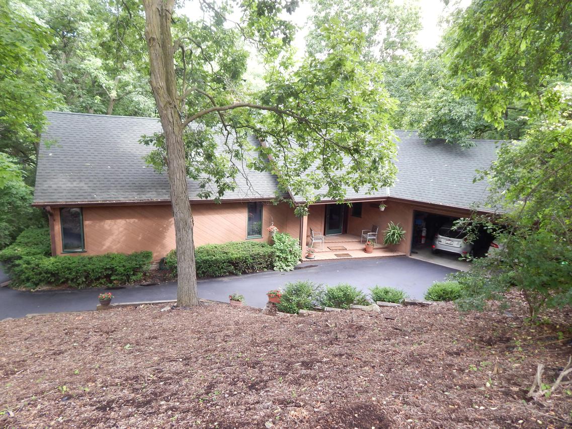 2121 Harris-highland Dr, Waukesha, WI 53188